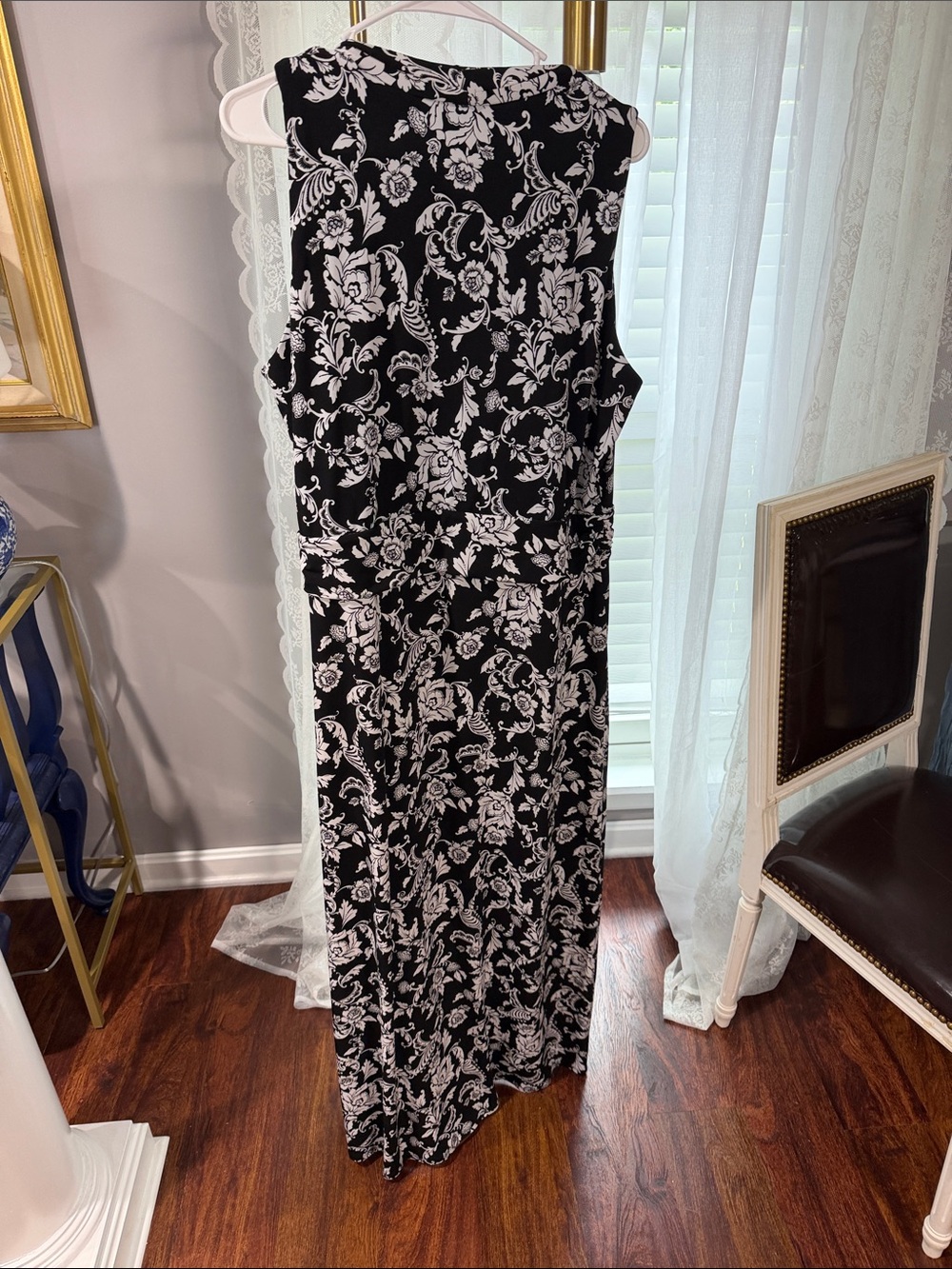 White House Black Market Black & White Floral V-Neck Maxi Dress - Picture 3 of 3